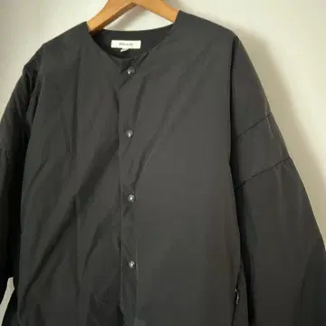 MOUSSY 블랙 다운 자켓 버튼 포함