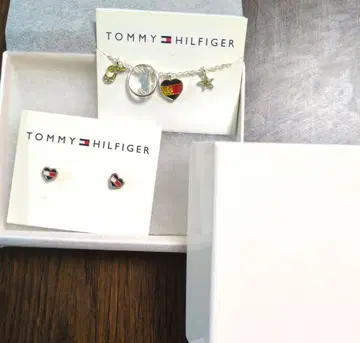 [ 새상품 ] TOMMY HILFIGER 하트 귀걸이 실버 목걸이 세트