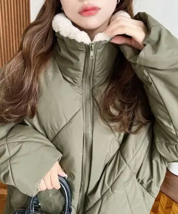 모먼트플러스 칼라퍼 매트 폴리에스테르 다이아 퀼트 에코 다운 블루종 M