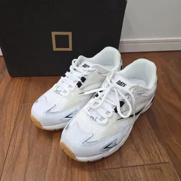 새상품 D.A.T.E 스니커즈 40