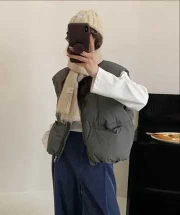 그레이 노카라 숏 기장 에코 다운 베스트