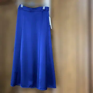 LAUTREAMONT 새틴 플레어 스커트 택 포함 새상품