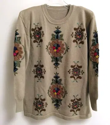 울 스웨터 자수 13 2LL 베이지