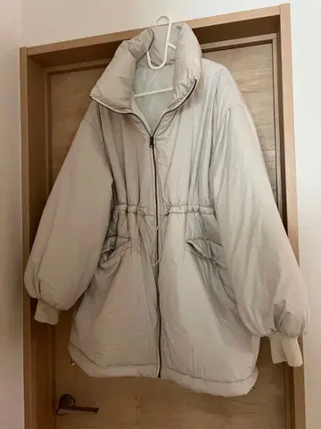 라이트 그레이 다운 자켓 볼륨 소매