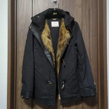 Rady 블랙 퍼(fur) 부착 코트 안감 퀼트