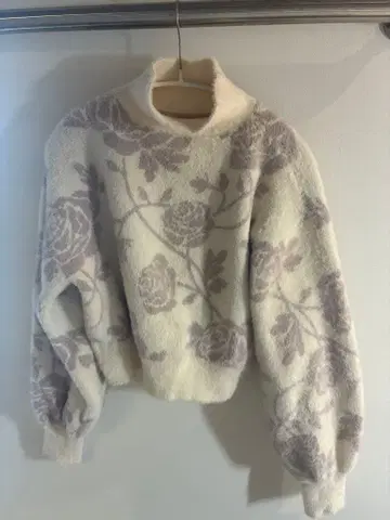 tocco closet 꽃무늬 하이넥 스웨터