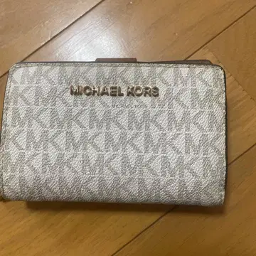 MICHAEL KORS 이단 접이식 지갑 화이트/베이지