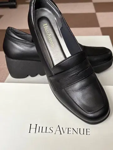 HILLS AVENUE 블랙 가죽 로퍼