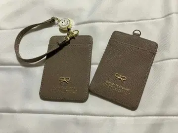 브라운 리본 모티브 패스 케이스