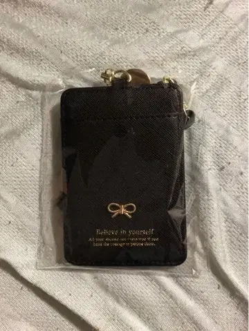 리본 모티브 패스 케이스