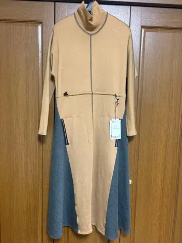 새상품 히로코 트렁크 터틀넥 베이지 그레이 원피스 38