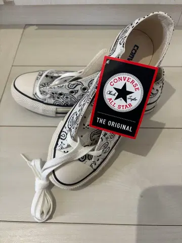 미사용 새상품 CONVERSE 페이즐리 무늬 스니커즈 24.5cm