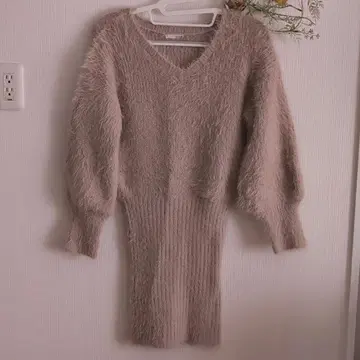 RESEXXY 베이지 V넥 롱 원피스