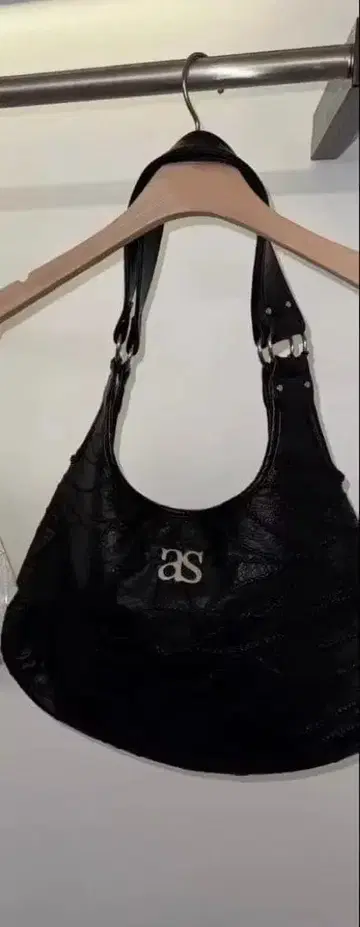 ASON 로고 블랙 숄더백