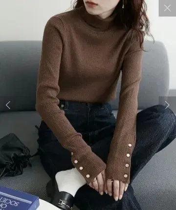 DISCOAT 디스코트 리브 소매 버튼 터틀넥 풀오버 브라운