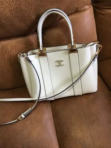 화이트 숄더백 합성 피혁