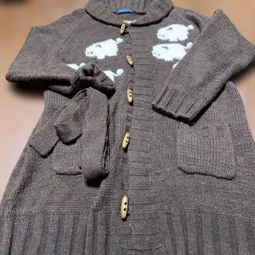 드럭 스토어의 브라운 니트 가디건