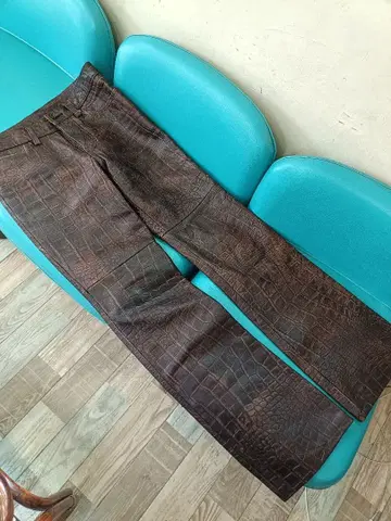 shellac 크로커다일 패턴 부츠컷 가죽 팬츠