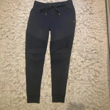 1PIU1UGUALE3 맨투맨 블랙 S