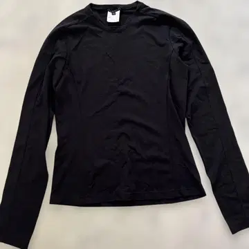 theory 세오리 블랙 긴팔 T셔츠 사이즈 2