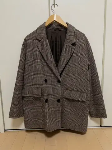 브라운 숏 기장 체크 코트