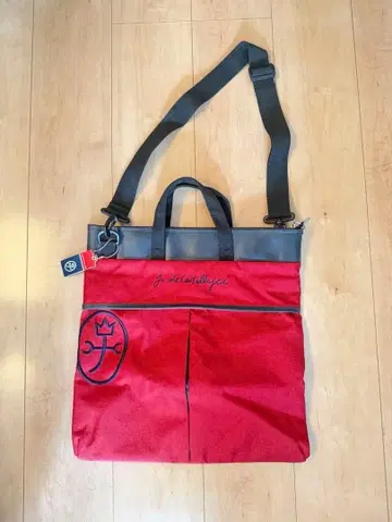 빨간색 나일론 숄더백