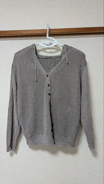 후드 부착 베이지 니트 가디건