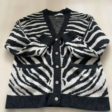 ZARA 제브라 패턴 니트 가디건