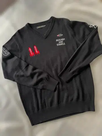 ROUGH AND SWELL V넥 스웨터 블랙