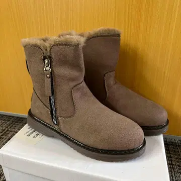 퍼 달린 브라운 숏부츠