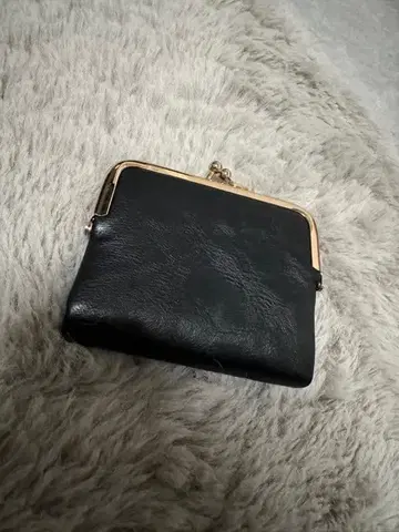 블랙 가죽 코인 케이스 골드 금장 장식 포함