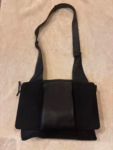 블랙 숄더백 플랩식