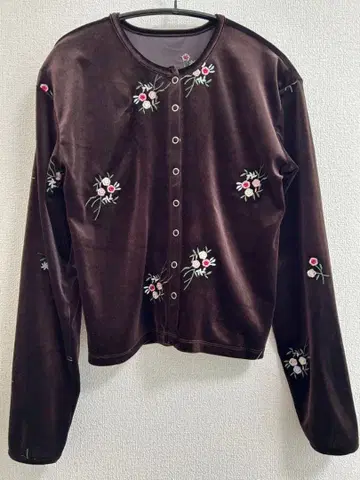 Muscat 꽃무늬 자수 포함 브라운 가디건