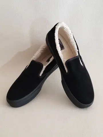 VANS 블랙 스웨이드 슬립온