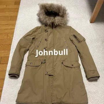 카키색 퍼 달린 모즈 코트