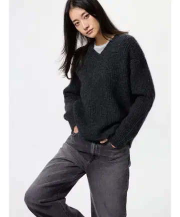 UNIQLO 플러피 V넥 스웨터