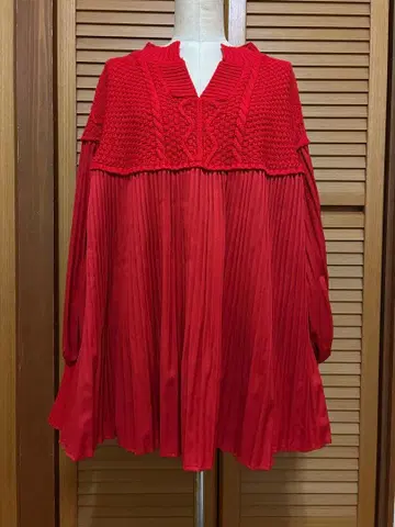 WHOO-AA 플리츠 콤비네이션 상의