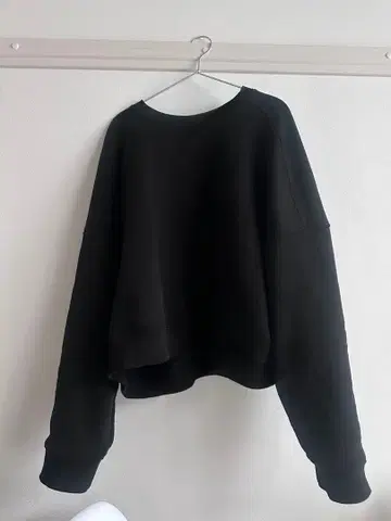 entire studios 블랙 박스 크루 맨투맨