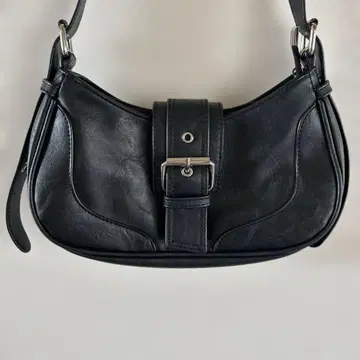 Y2K 00s 원 숄더백 하프문 트렌드 플랩 블랙