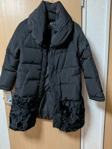 GRACE CONTINENTAL 블랙 퀼팅 자켓 퍼 포함