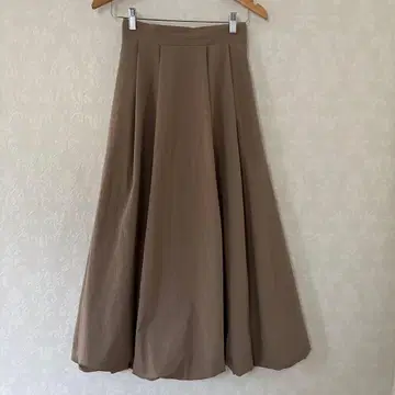 베이지 플레어 롱 스커트 플리츠 포함
