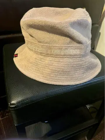 뉴발란스 버킷햇 베이지