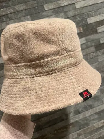 뉴발란스 버킷햇 베이지