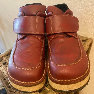 빨간색 가죽 벨크로 스니커즈