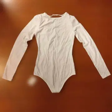 화이트 긴팔 바디수트 Firsthand 퍼스트핸드 미사용 새상품