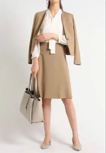 인디비 분또 자켓과 스커트 수트