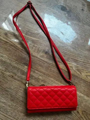 새상품 빨간색 퀼팅 숄더백
