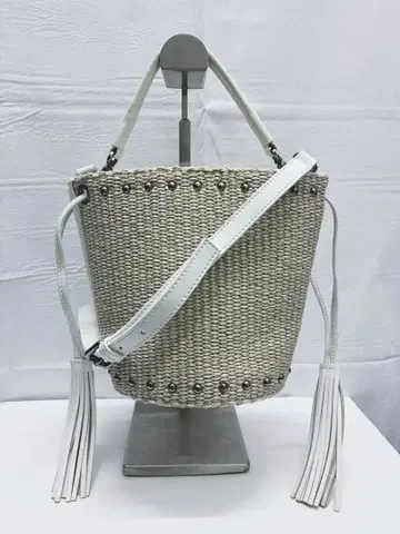 새상품급 크리스천 빌라 태슬 스터드 바스켓 2way 백