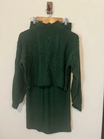 한국 다크 그린 케이블 니트 셋업