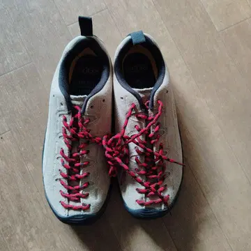 KEEN 베이지 스니커즈